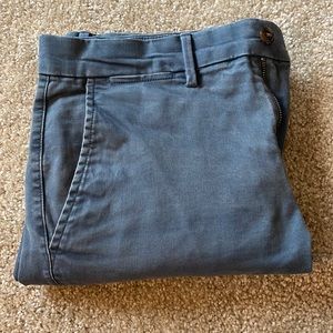 Gap 31x30 Slim Khaki